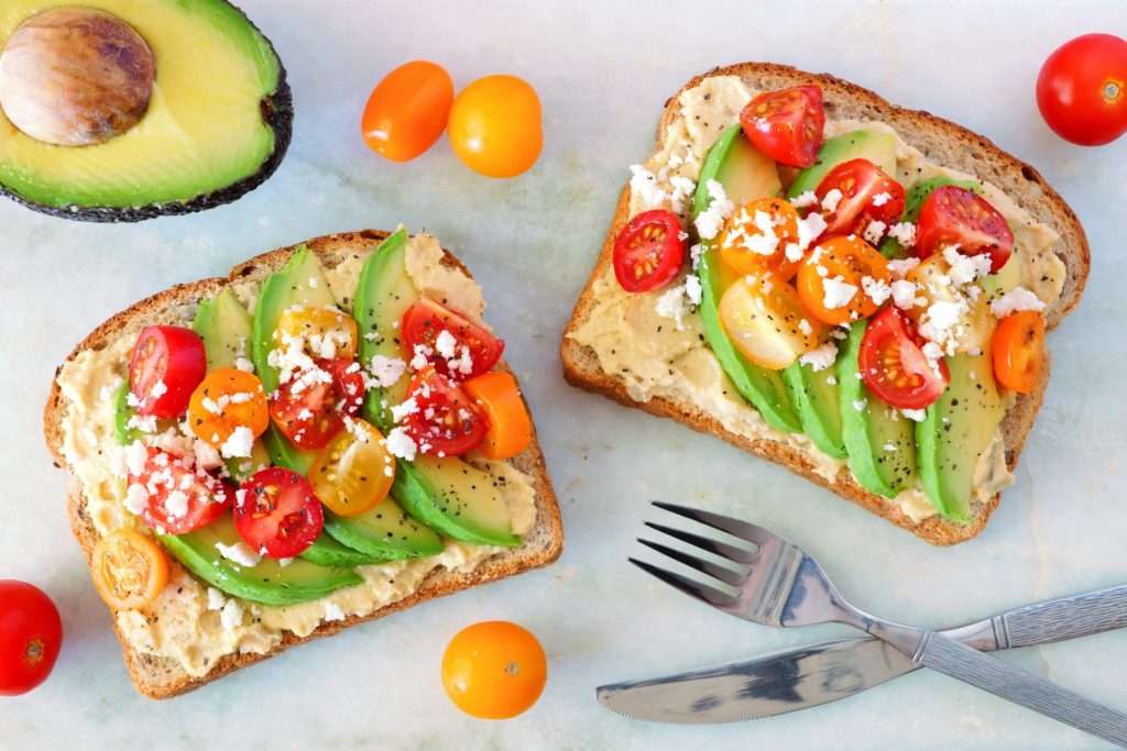 tostadas con hummus