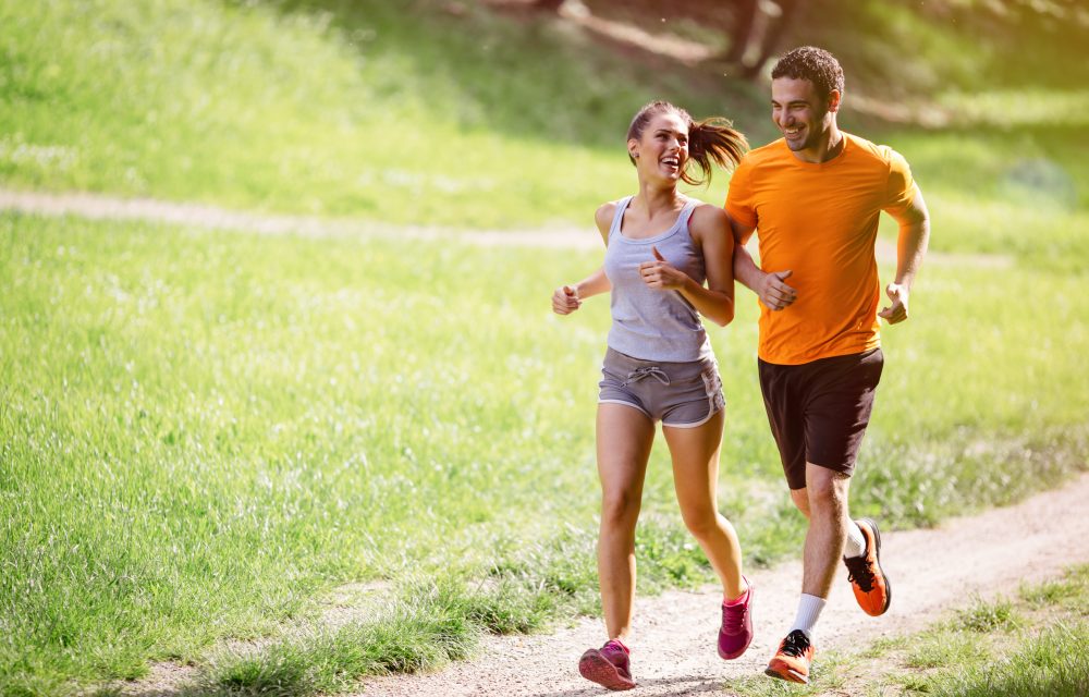 pareja haciendo deporte